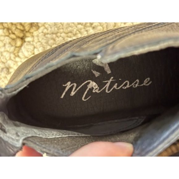 Matisse Black Leather Ankle Top Curved Block Heel Chelsea Boots Size 9M - Picture 10 of 10